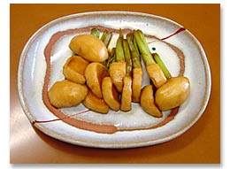 こかぶの漬物が器に盛り付けられた写真