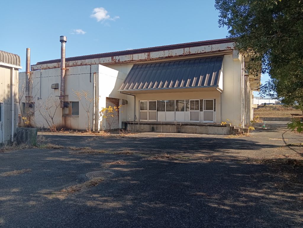 給食センター裏面の写真