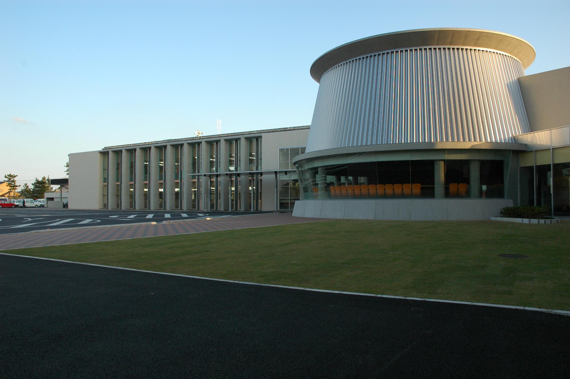 東庄町役場の全景